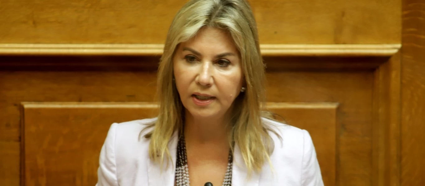 Στα θρανία μέχρι τον Αύγουστο; - Ζ.Μακρή: «Εξετάζεται παράταση του σχολικού έτους το καλοκαίρι»